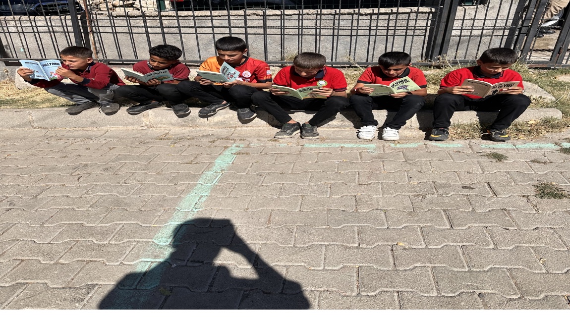 Okulumuzda Sayın Belediye Başkanımız Mehmet Yarka’nın ziyareti ile ‘Sırtımdaki Kütüphane Projesi’ etkinliği yapıldı.
